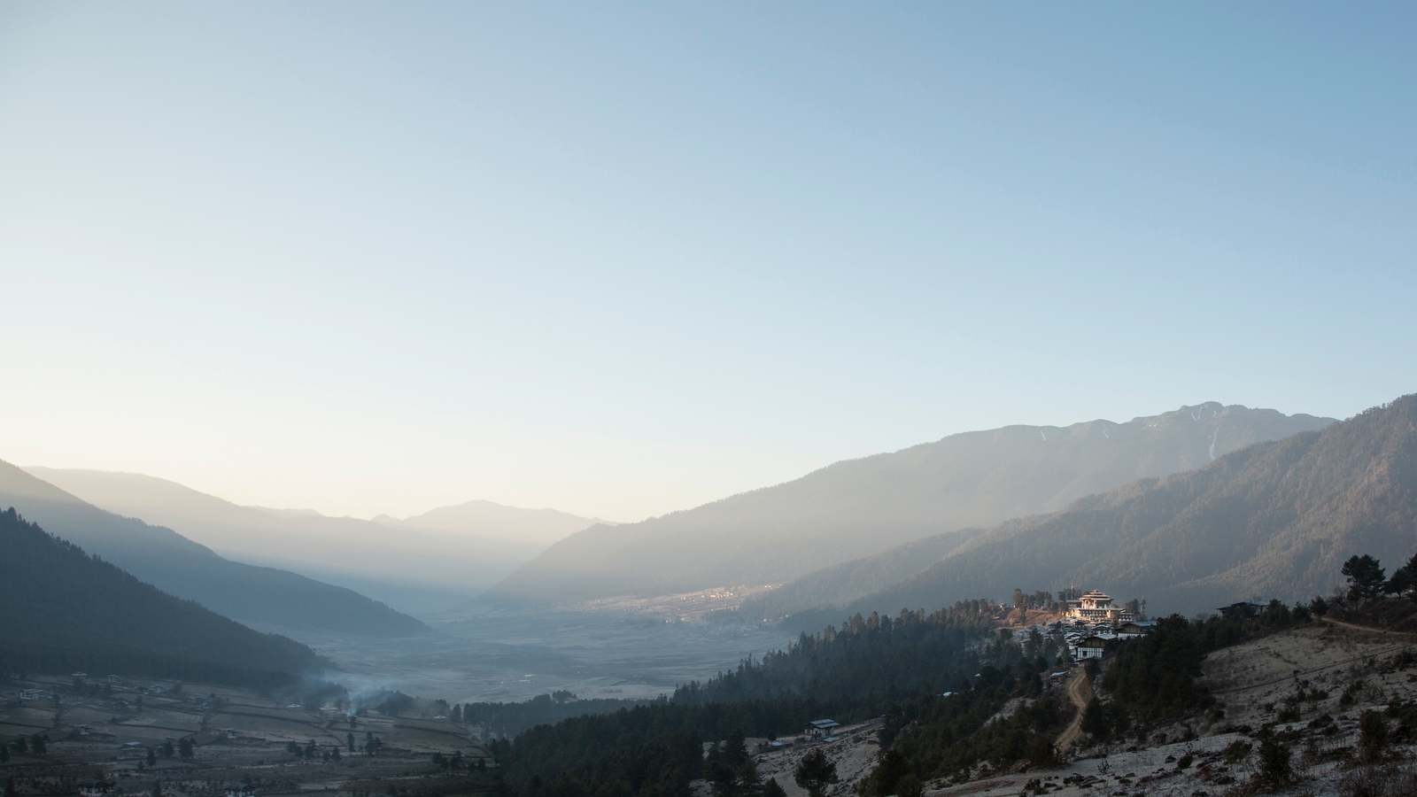 gangte-lodge-exterior