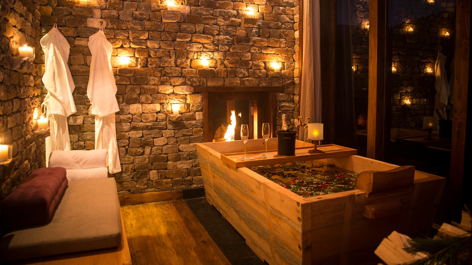 gangtey-lodge-spa-evening