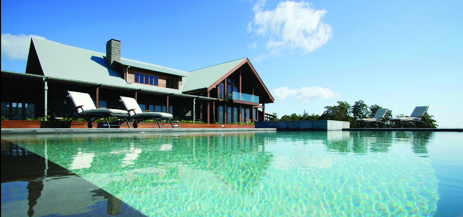 spices peak lodge swimming pool