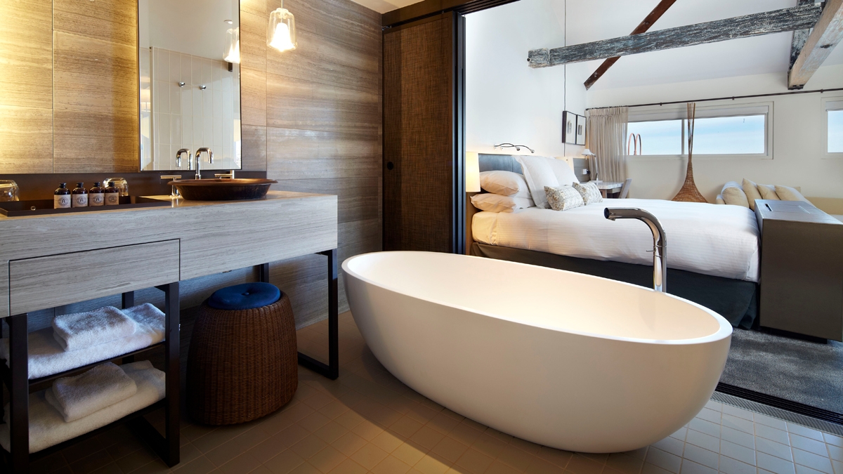 pier-one-sydney-bathroom-and-bedroom