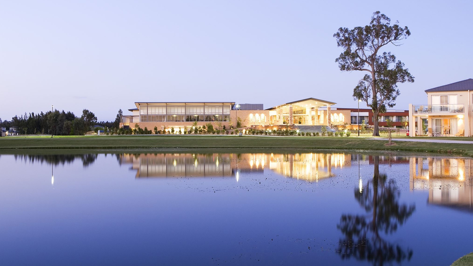 crowne-plaza-hunter-valley-exterior