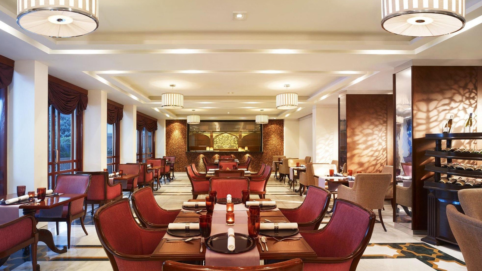 gateway-varanasi-lobby