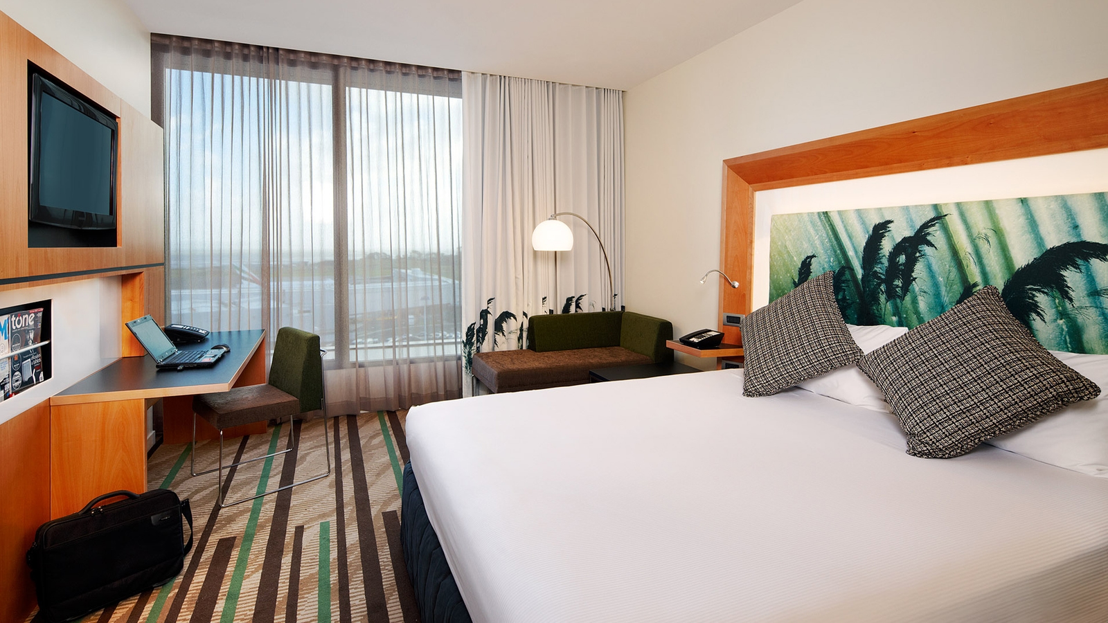novotel-auckland-airport-bedroom
