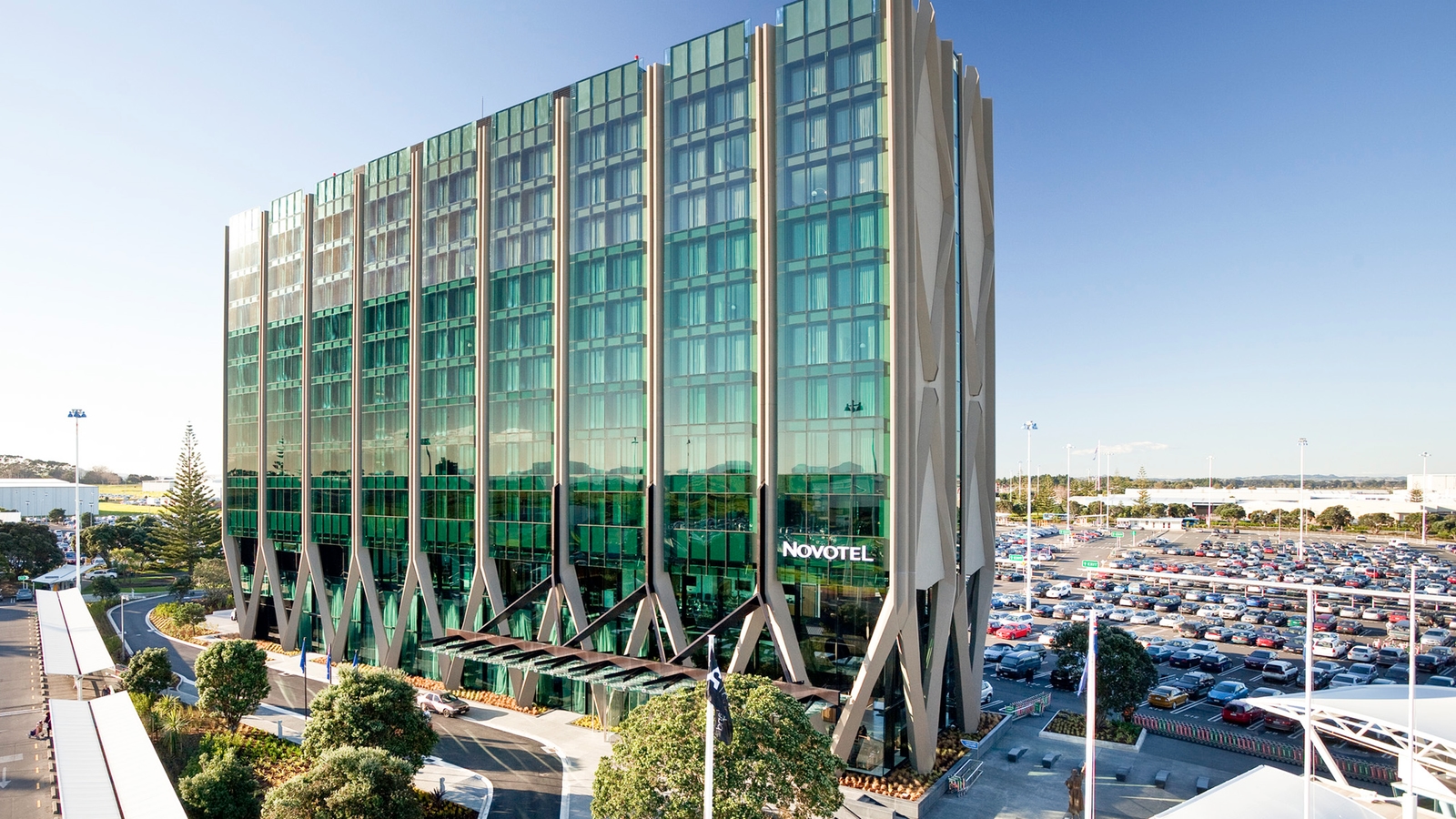 novotel-auckland-airport-facade