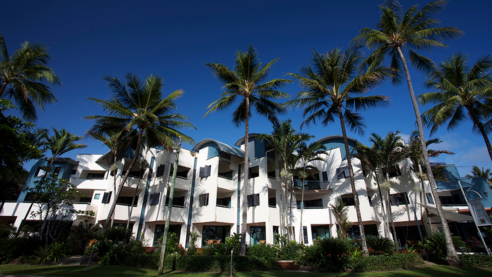 peninsula-boutique-exterior