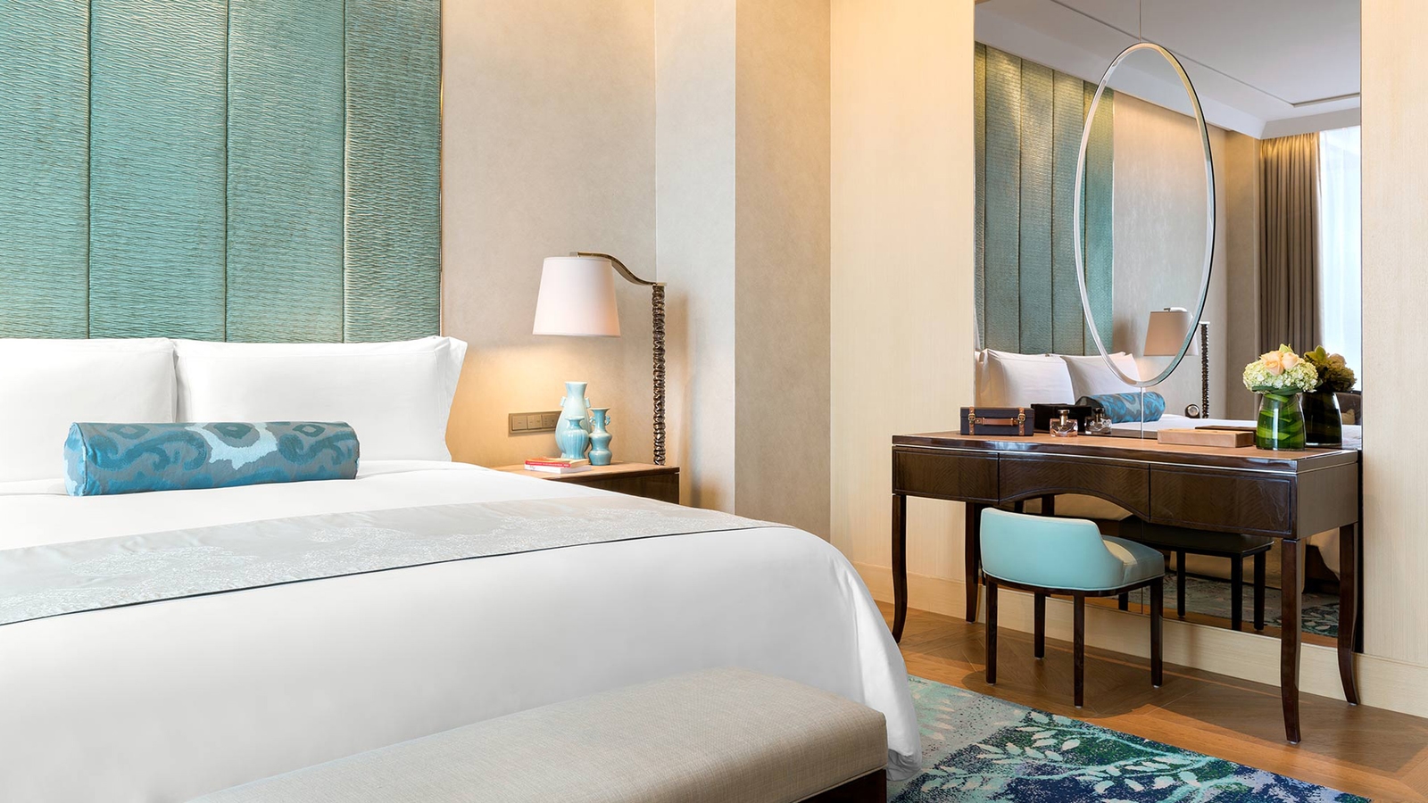 raffles-jakarta-bedroom