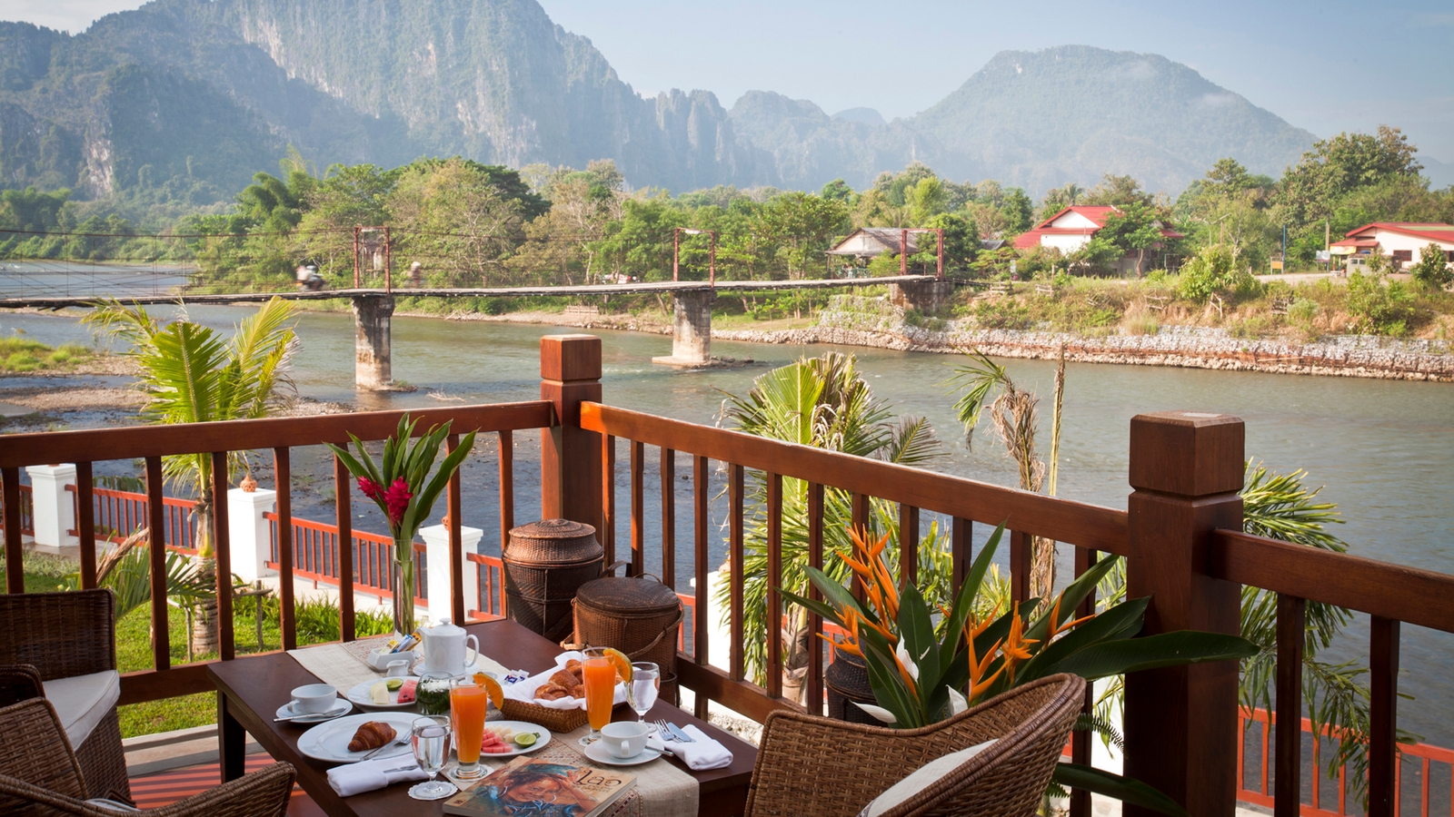 riverside-boutique-terrace-vang-vieng