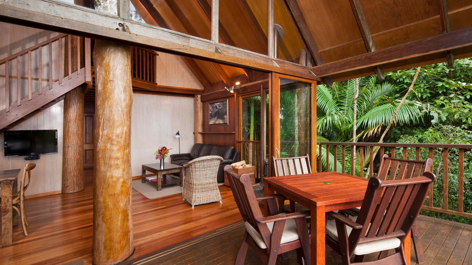 ose-gums-treehouse-balcony