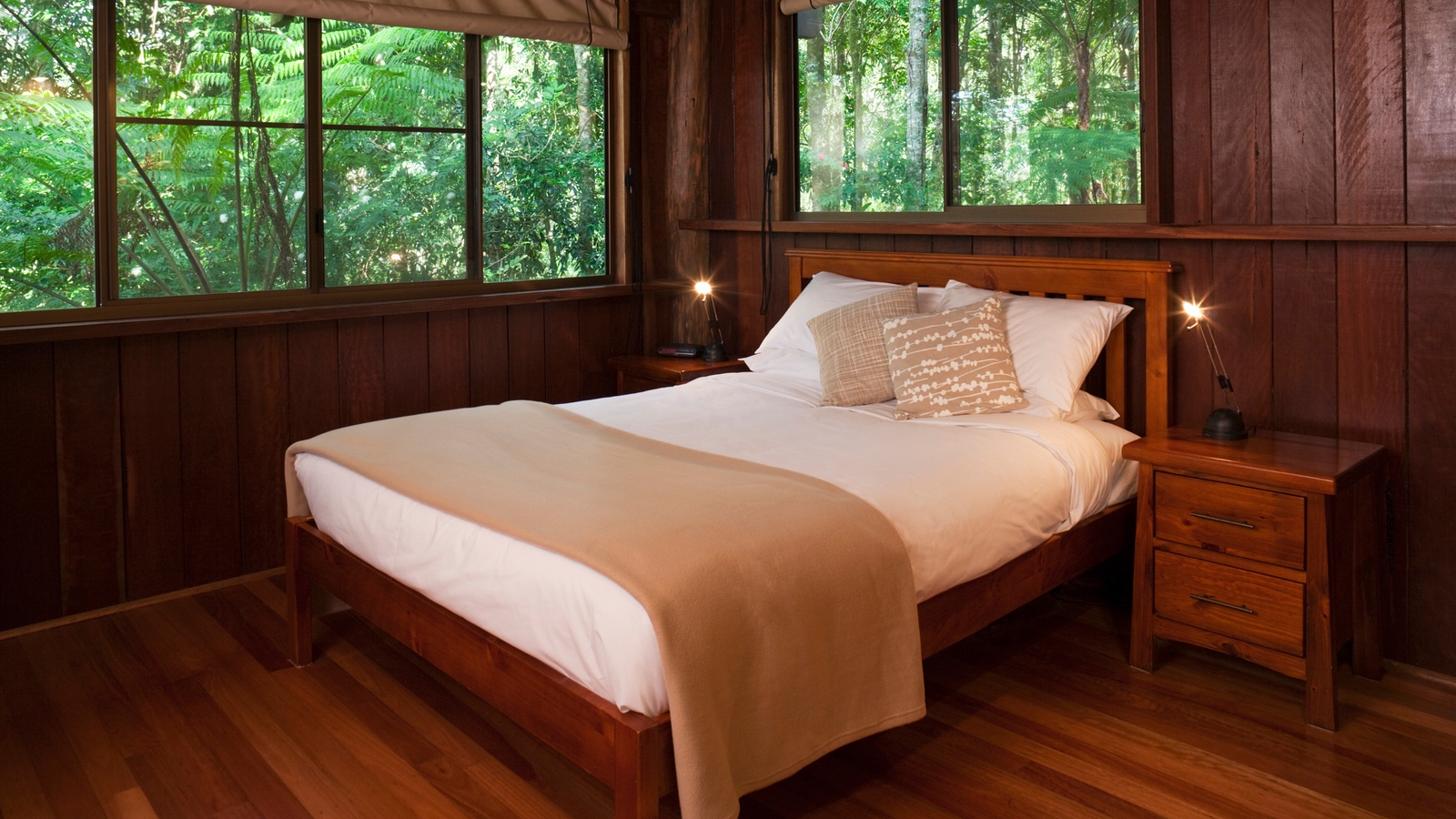 rose-gums-treehouse-bedroom