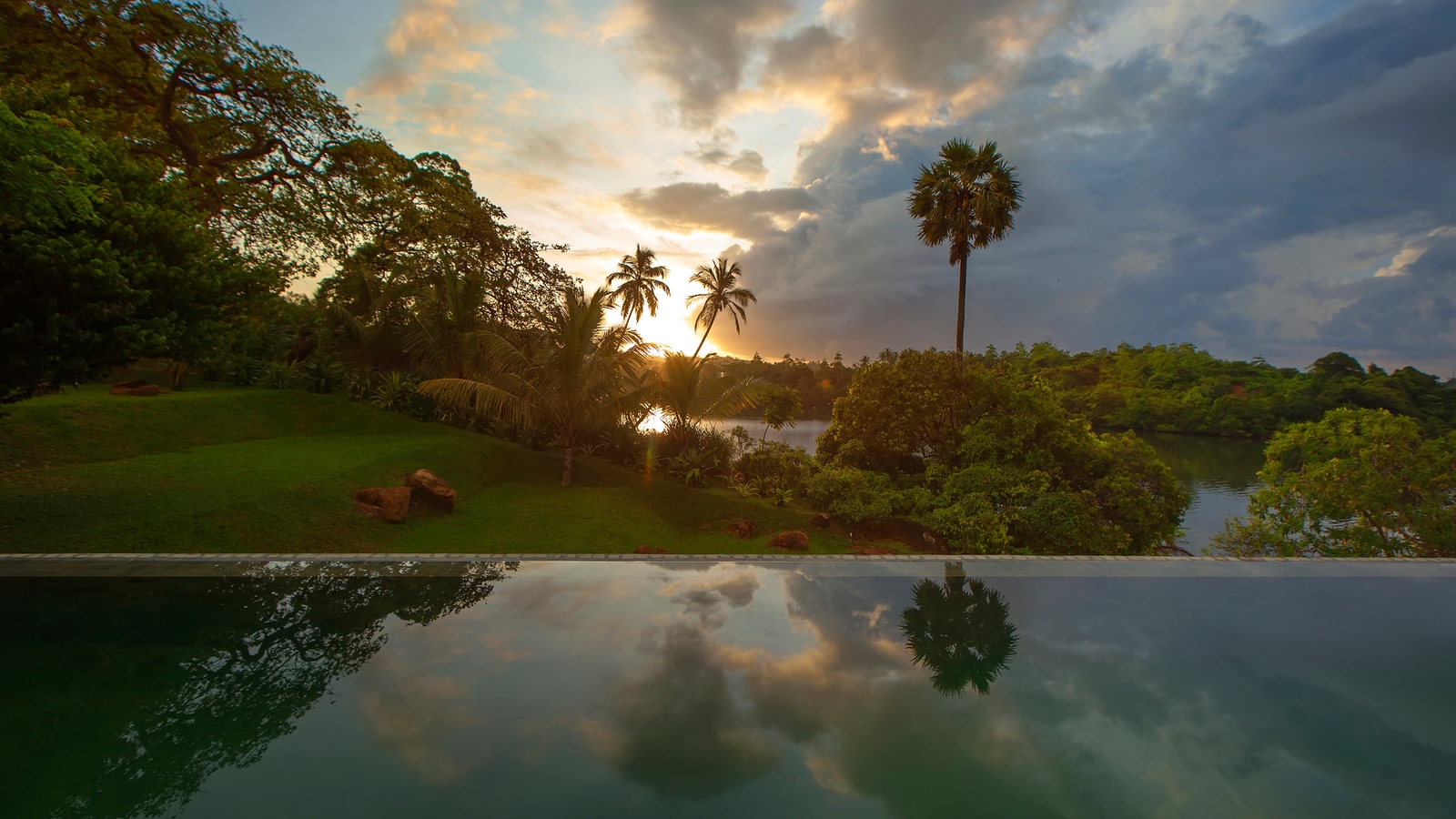 tri-galle-pool-sunset