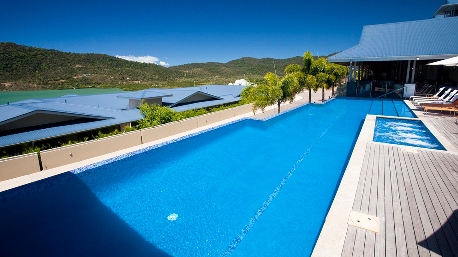 peppers-airlie-beach-pool