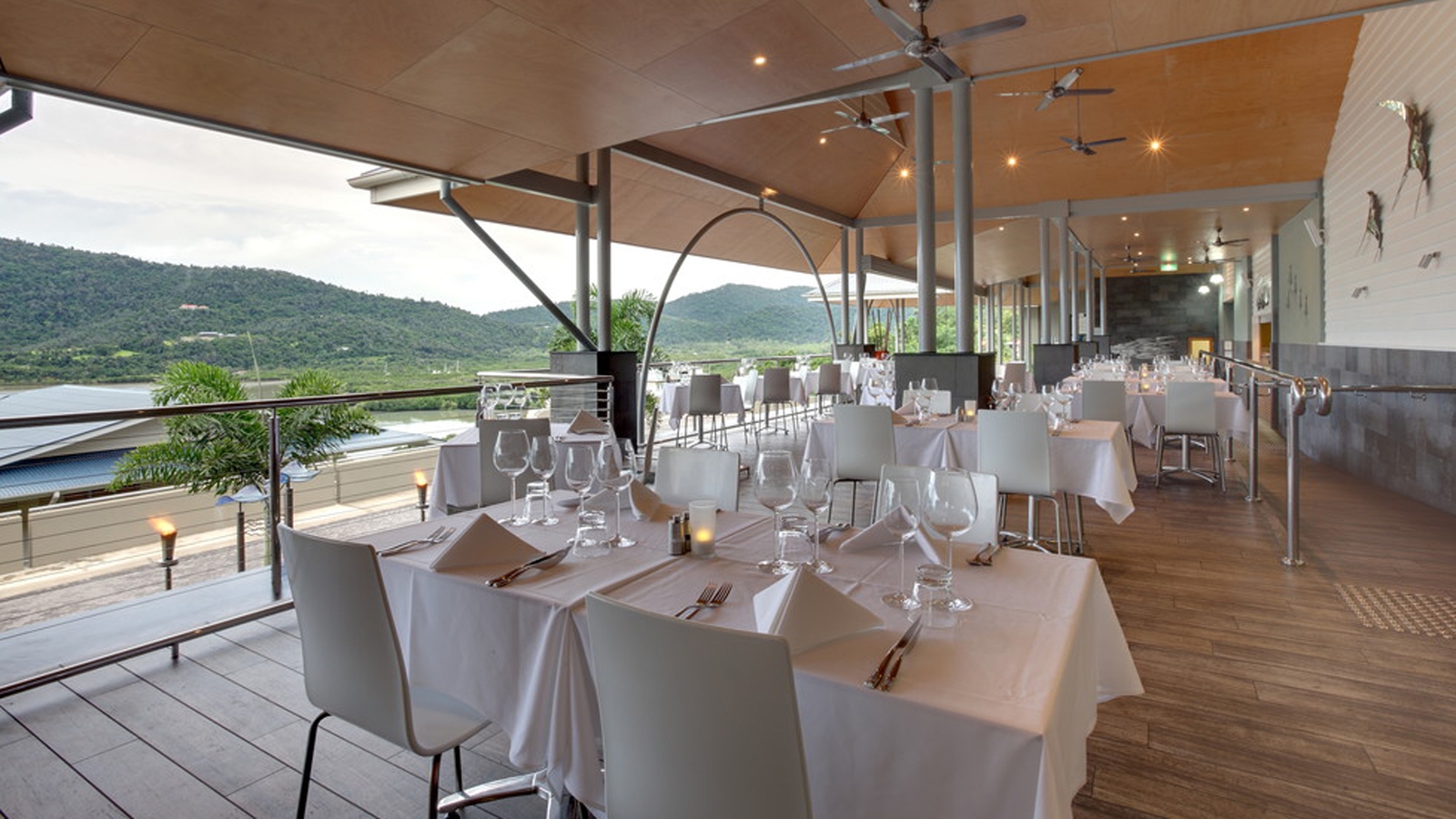 peppers-airlie-beach-restaurant