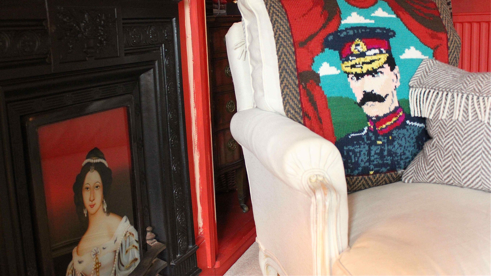 oak-house-sitting-room-cushions