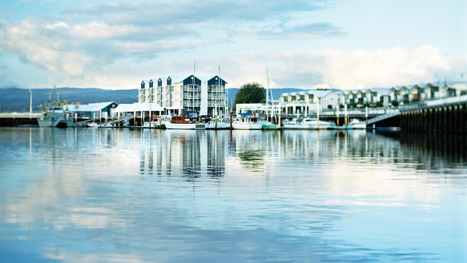 peppers-seaport-hotel-exterior
