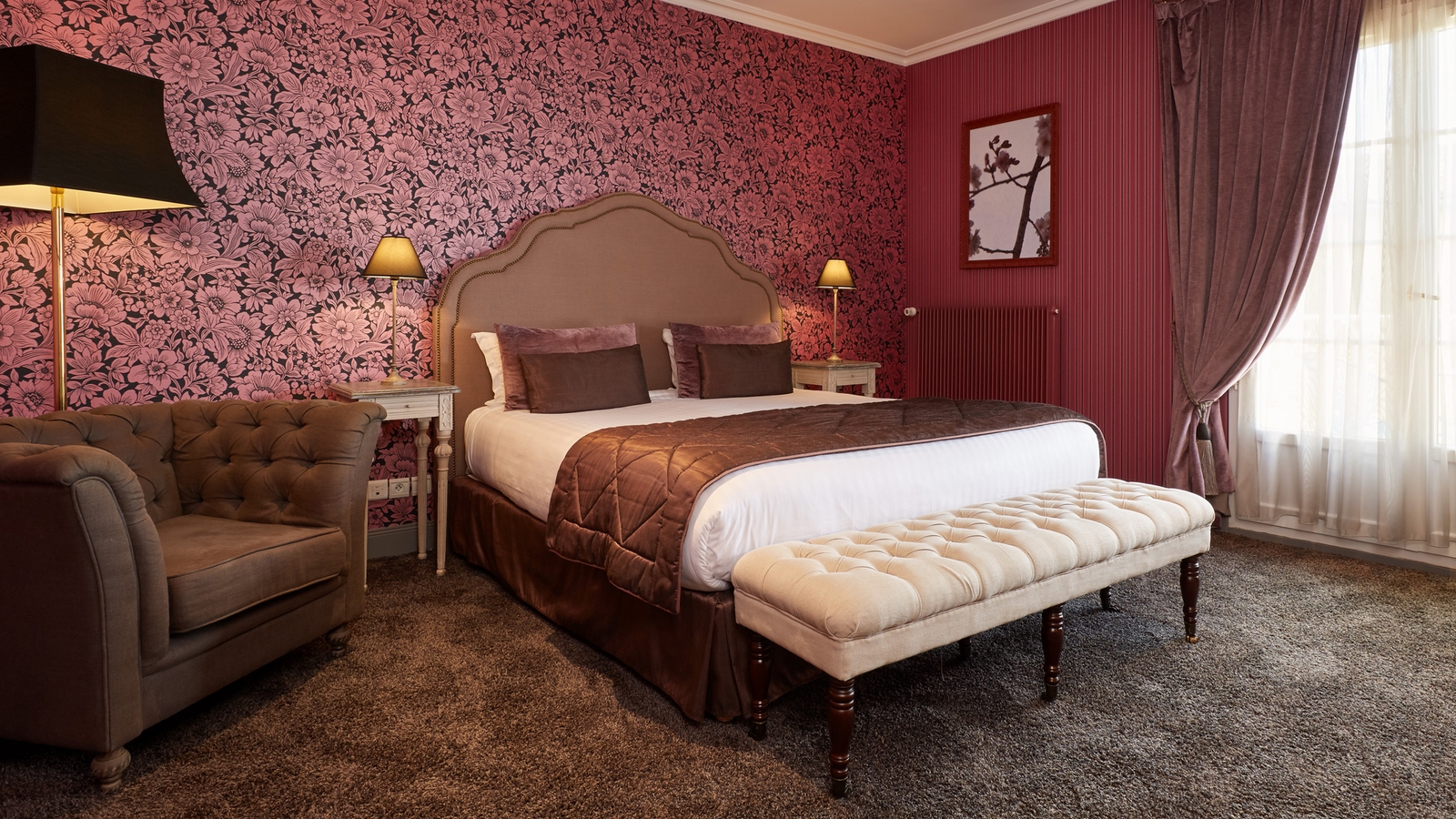 chateau-grand-barrail-bedroom