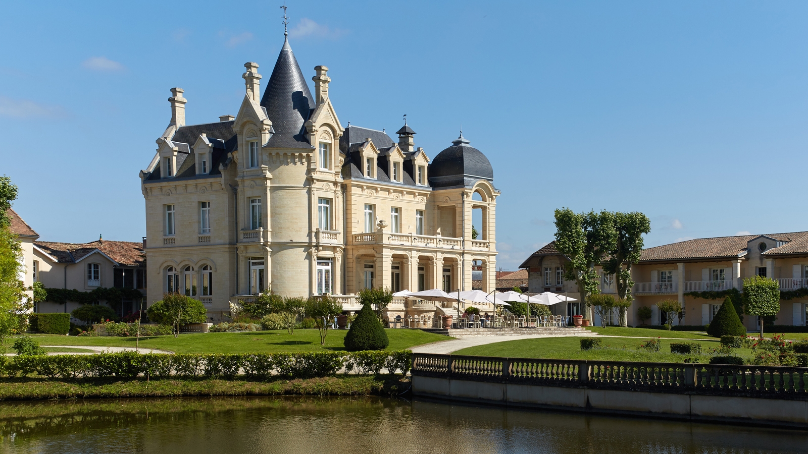 chateau-grand-barrail-exterior