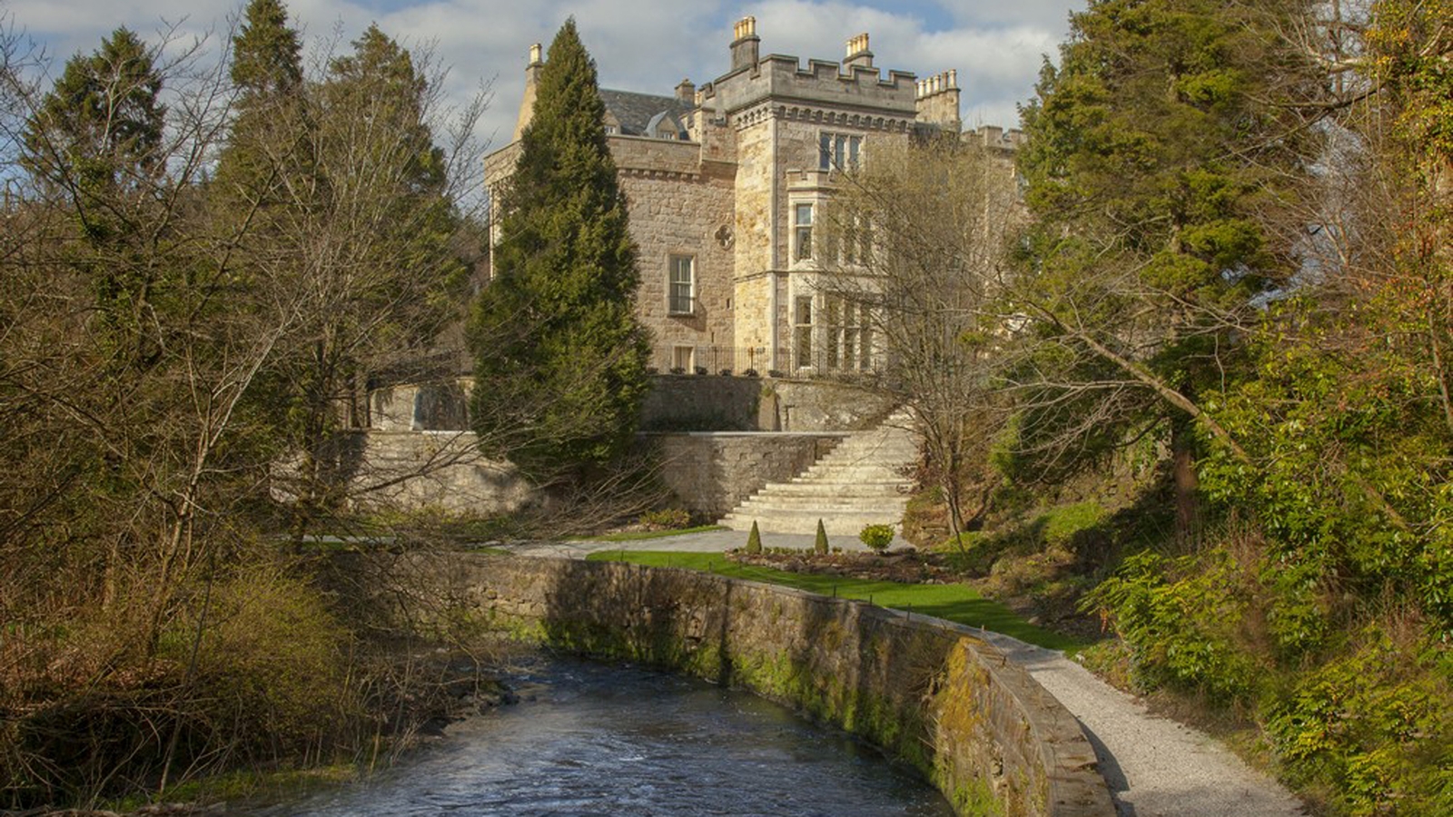 crossbasket-exterior-river