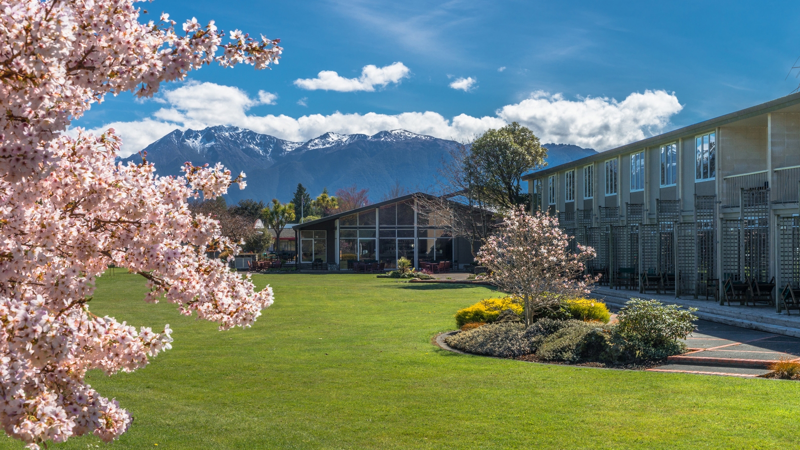 distinction-te-anau-exterior