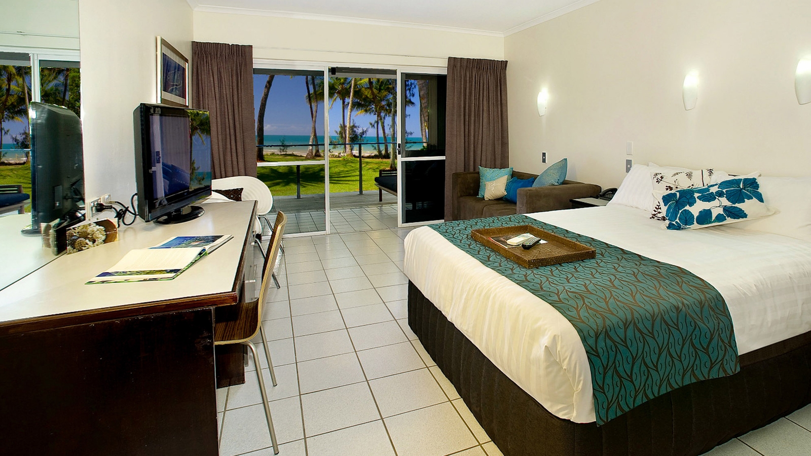 castaways-resort-bedroom