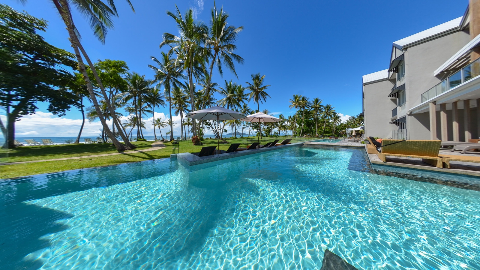 castaways-resort-exterior