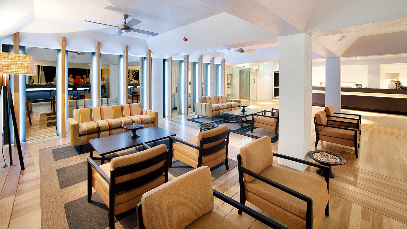 castaways-resort-lounge