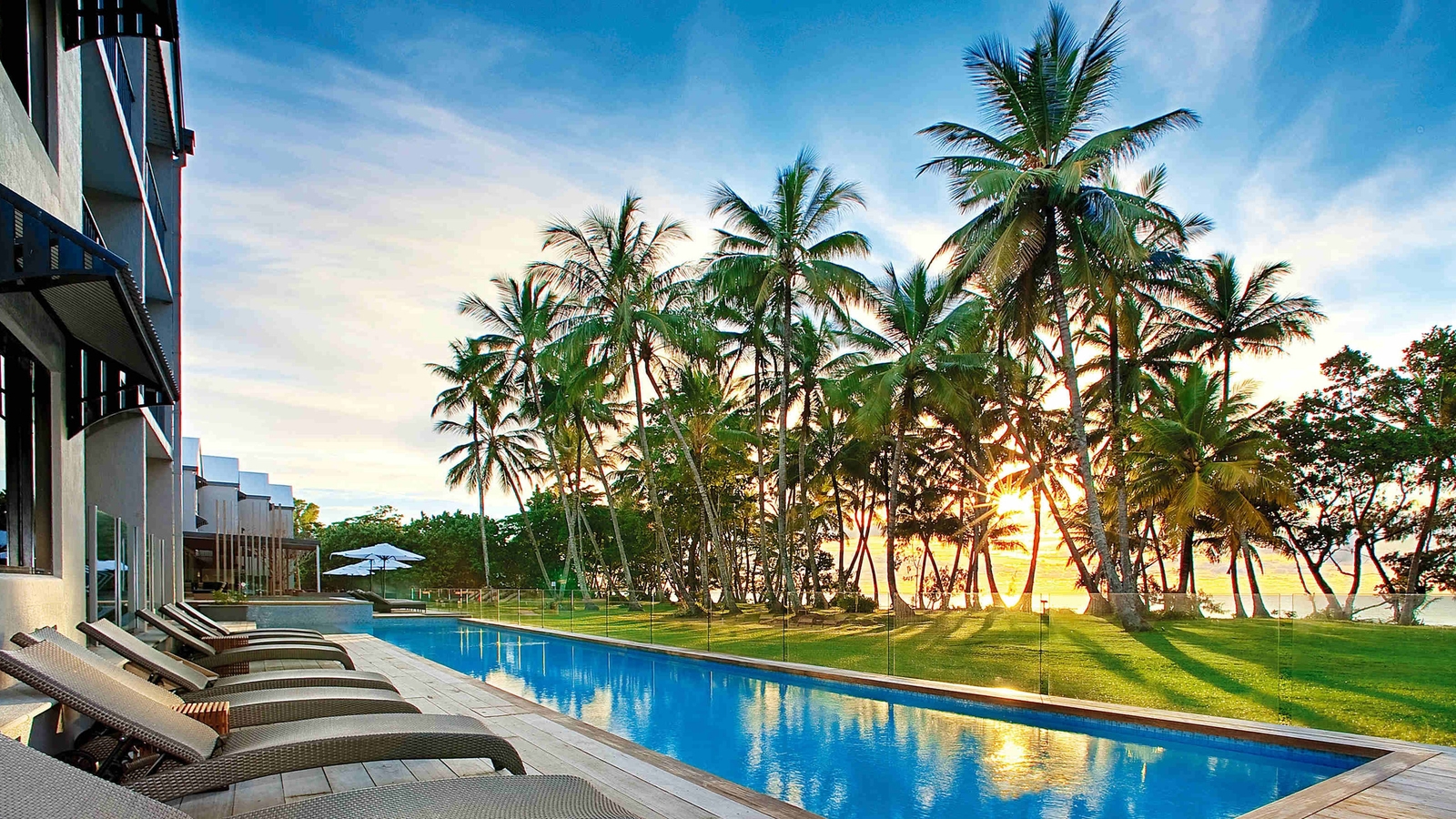 castaways-resort-pool