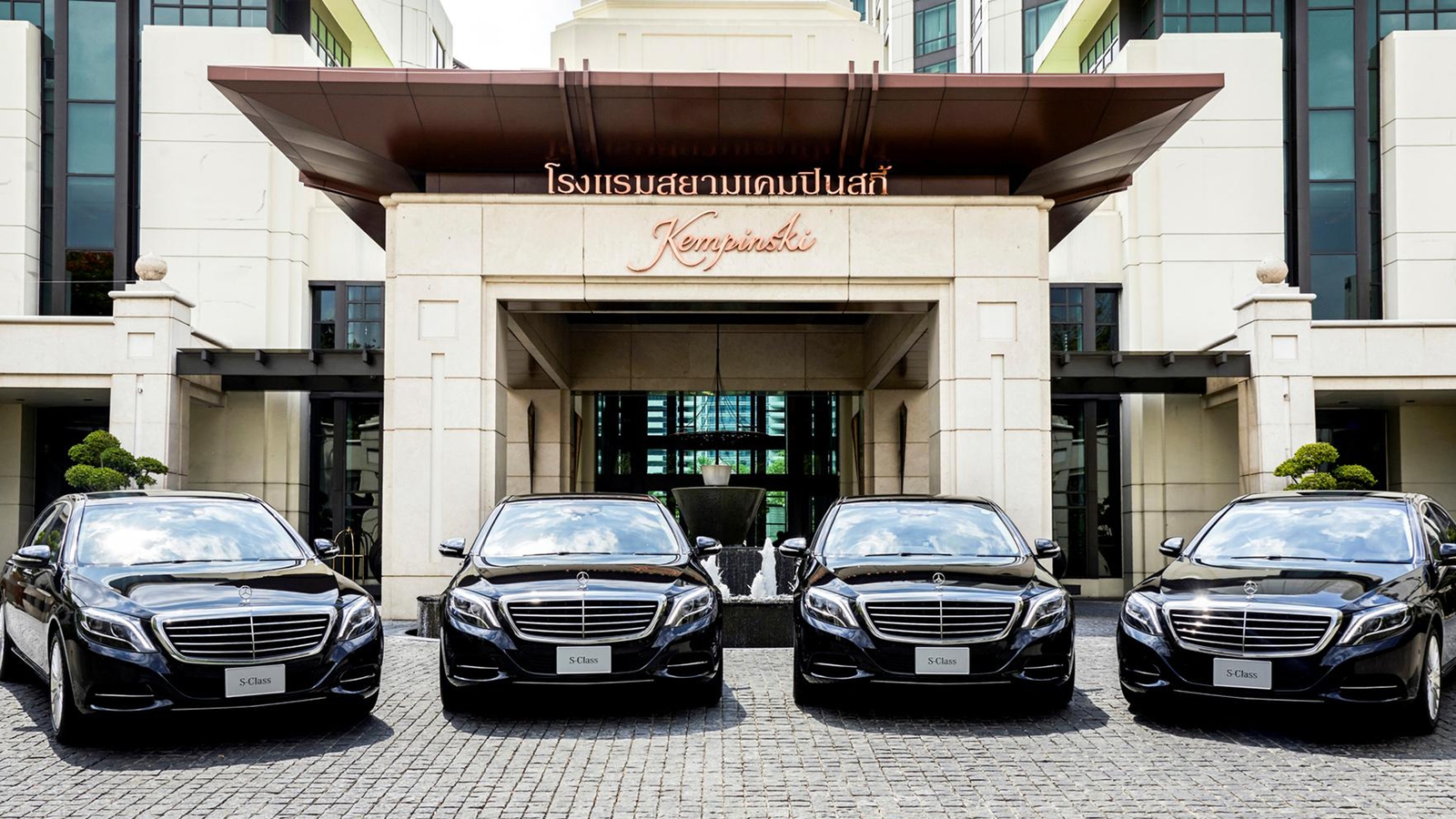 siam-kempinski-entrance