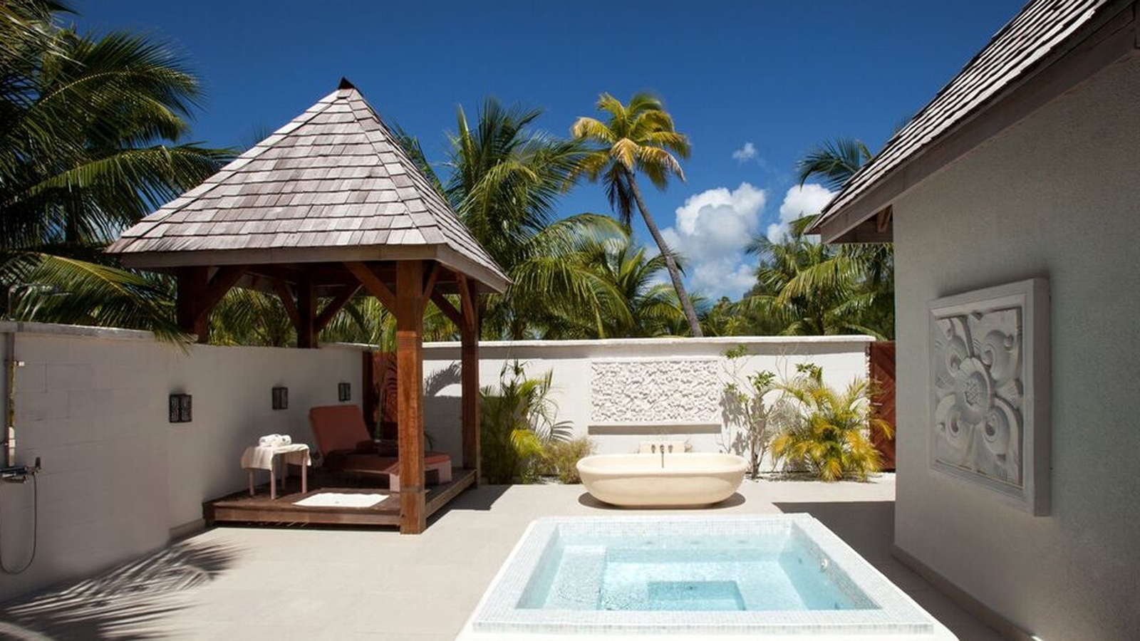 st-regis-bora-bora-outdoor-bath