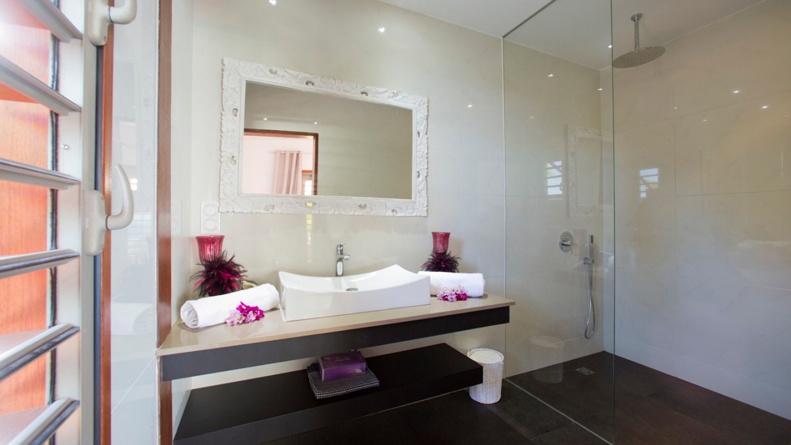 villa-paradisio-bathroom