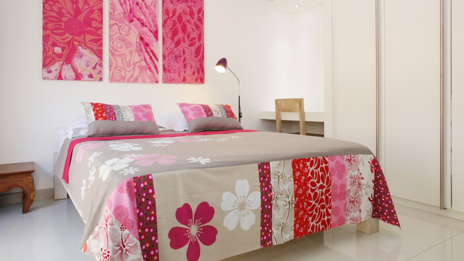 villa paradisio pink room