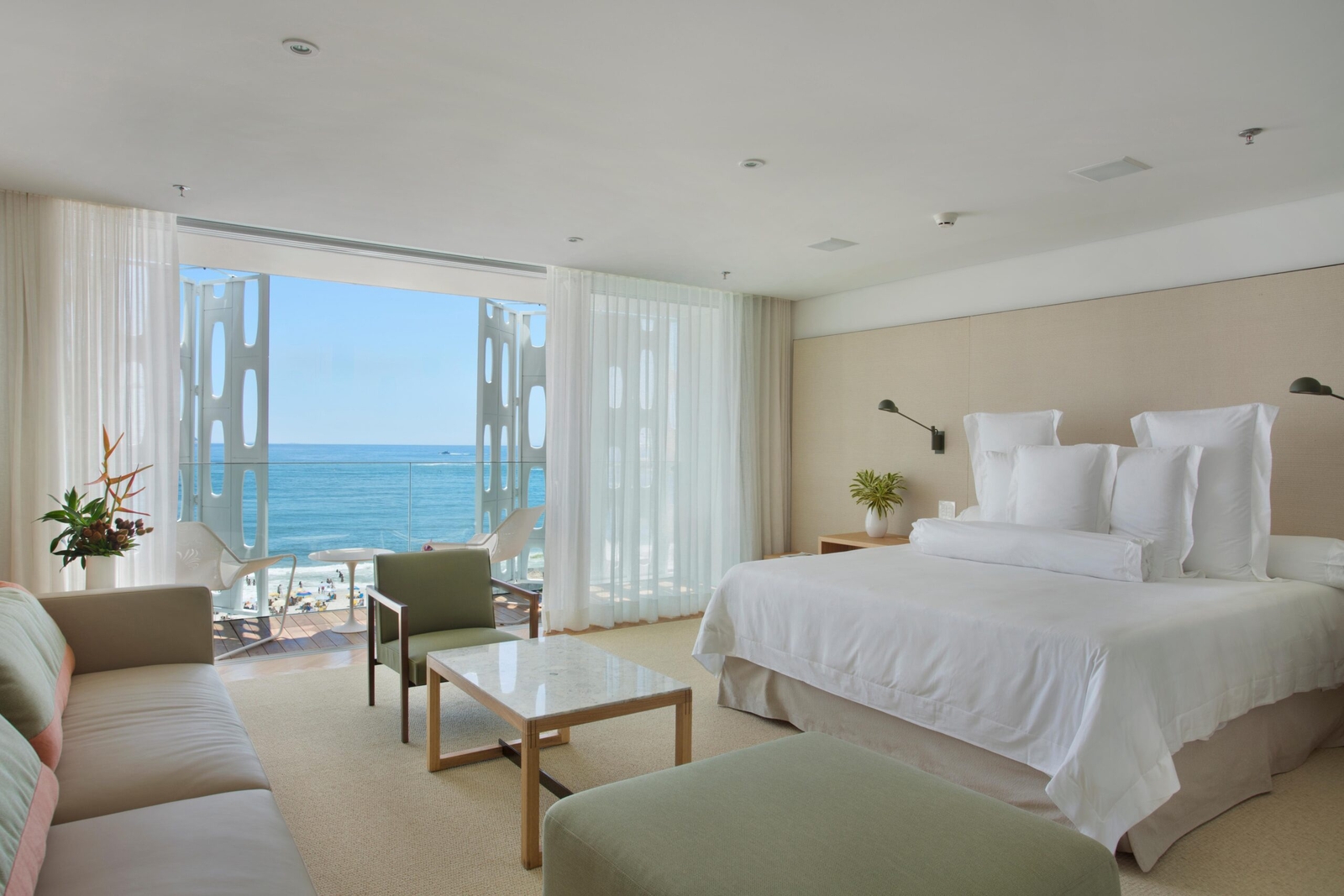 A bedroom suite with balcony at Emiliano Rio de Janeiro