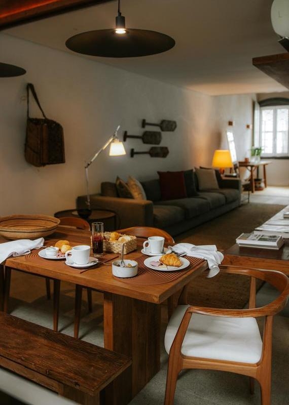 breakfast table at Pousada Literária