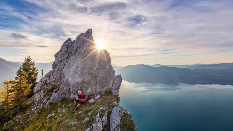 wolfgang-lake-hiker-austria