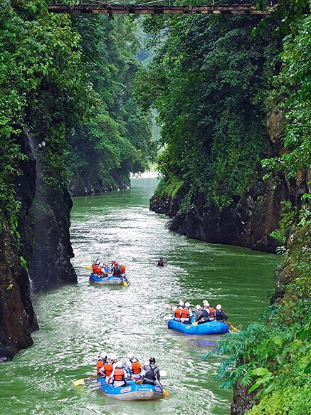 Luxury Costa Rica tours - rafting ona river through a rainforest