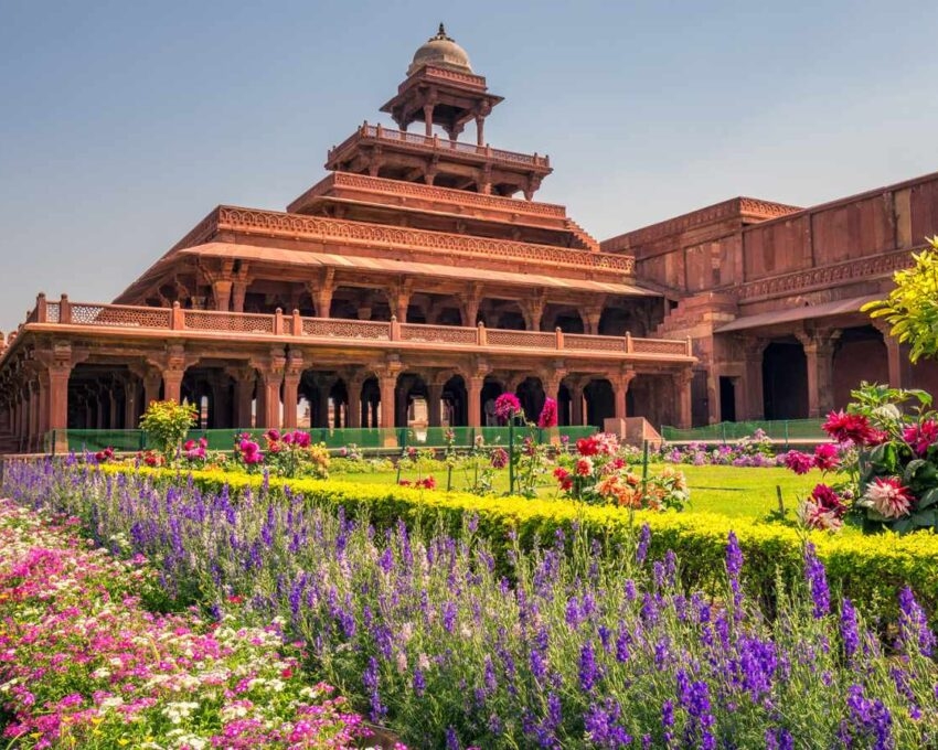 Beautiful garden outside of a palace building in India