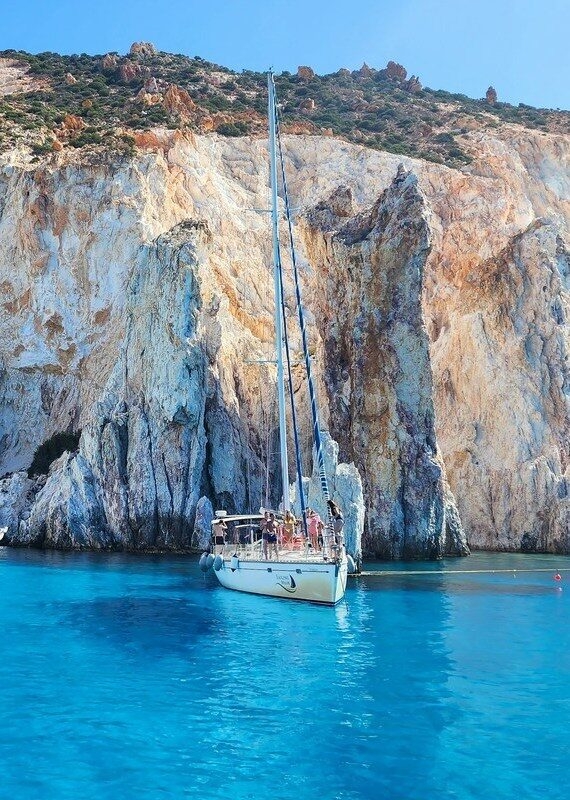 boat tour around the Greek island