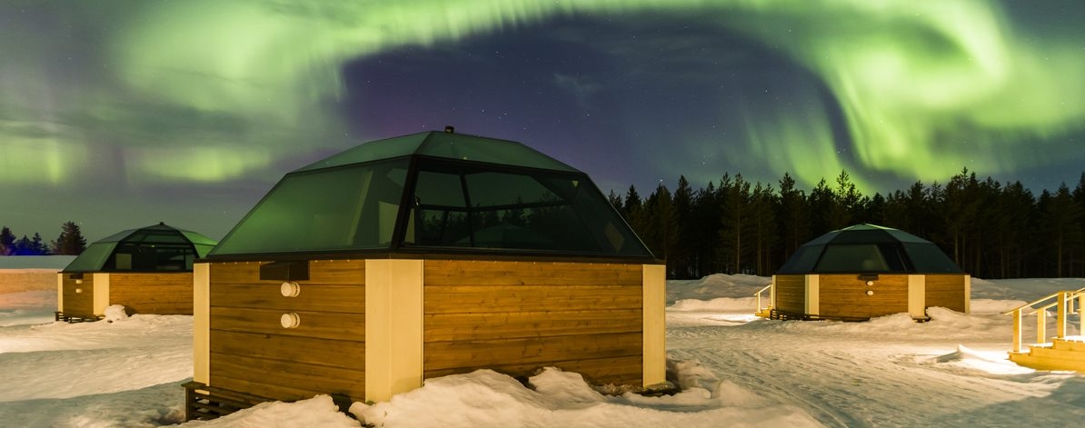 glass-igloos-lapland-northern-lights