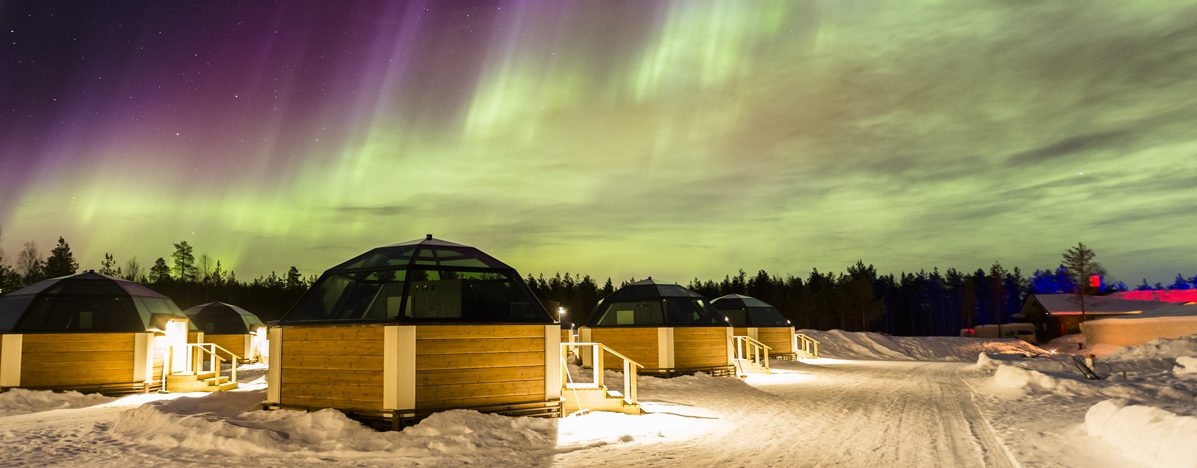 glass-igloos-lapland-northern-lights