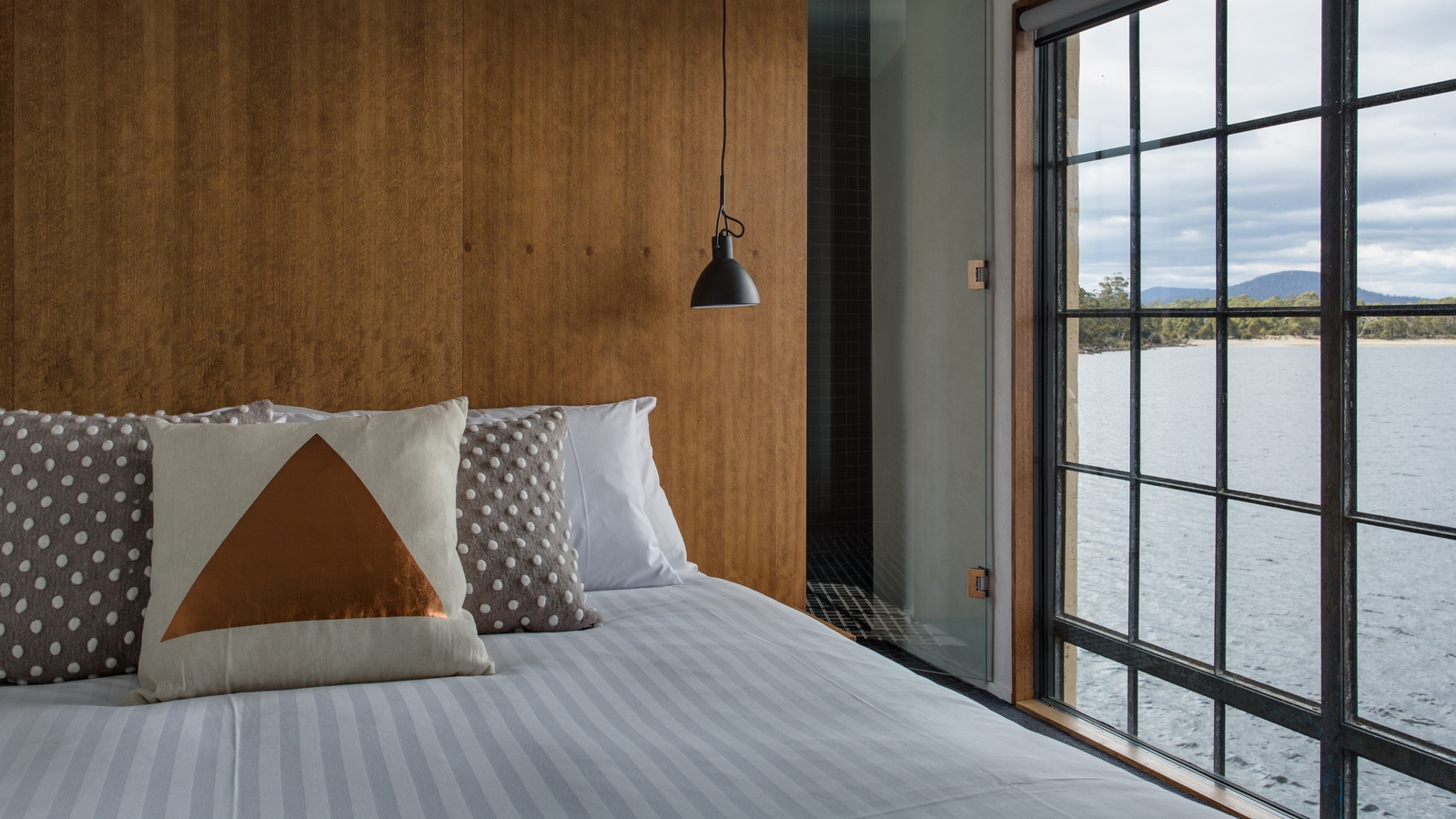 pumphouse-point-tasmania-pumphouse-bedroom