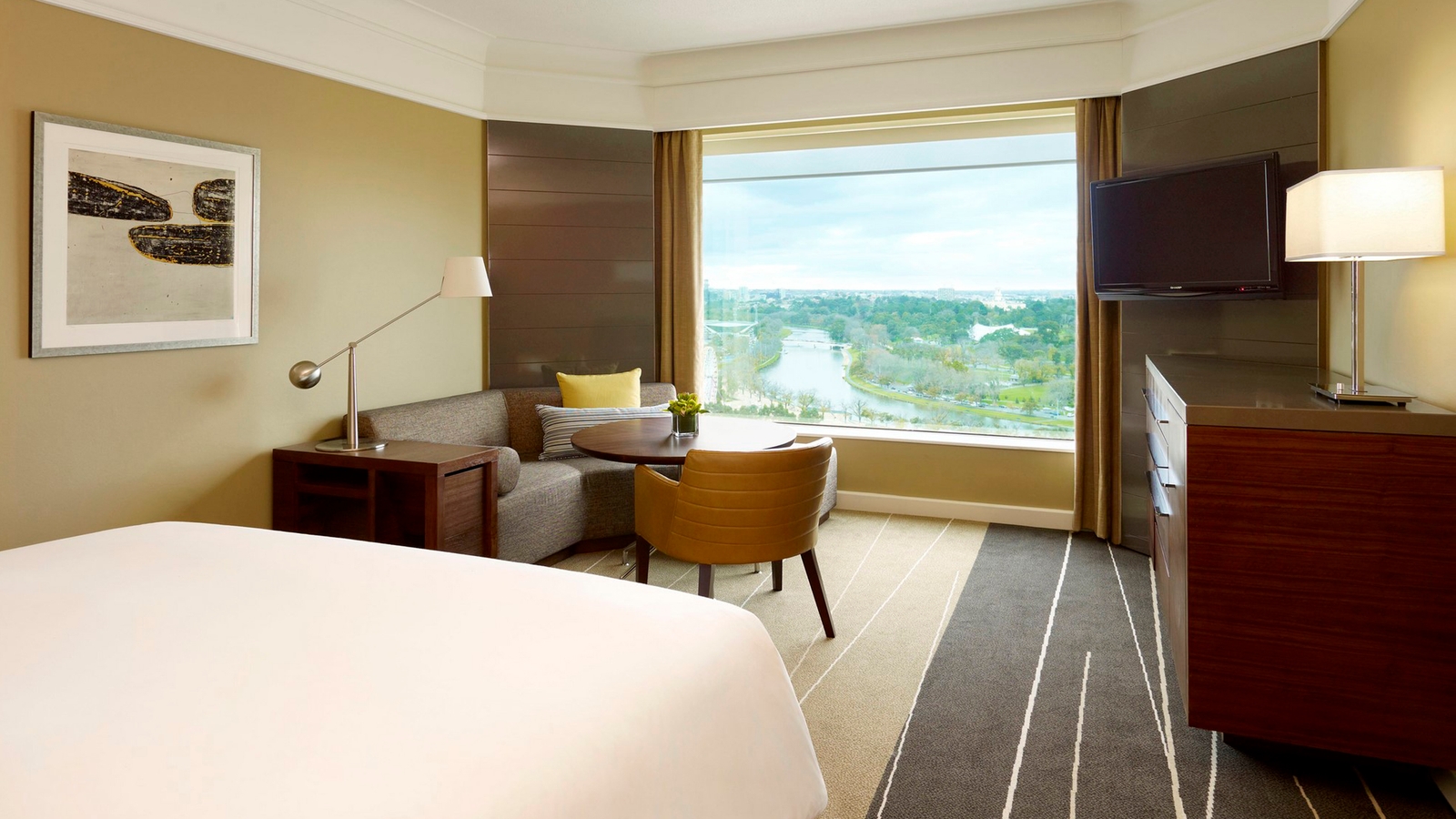 grand-hyatt-melbourne-bedroom