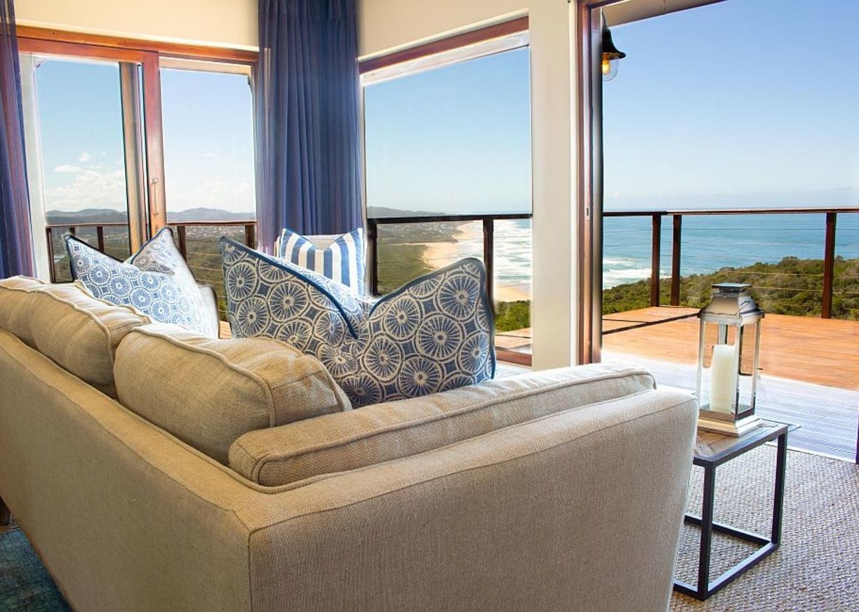 A sitting room facing the ocean at Simbavati Fynbos on Sea