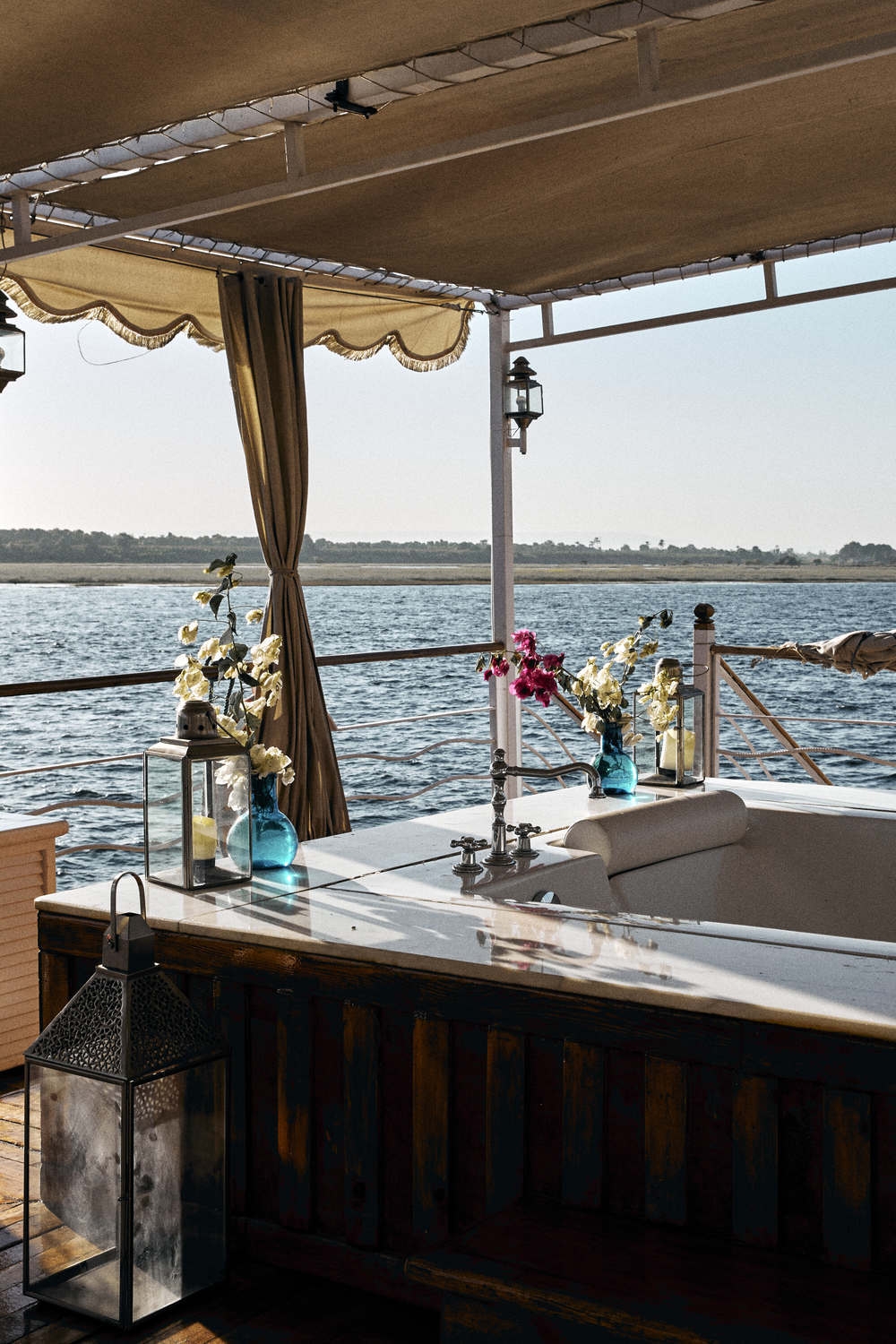 The sundeck hot tub of the Lotus dahabiya from Lazuli.