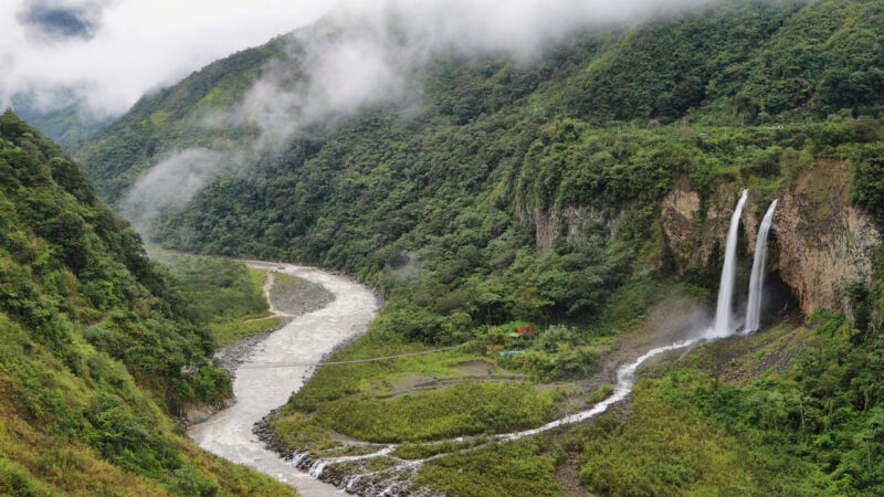 Manto de la novia (bridal veil) waterfall