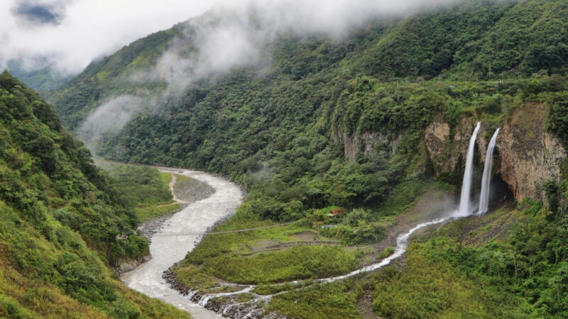 Manto de la novia (bridal veil) waterfall