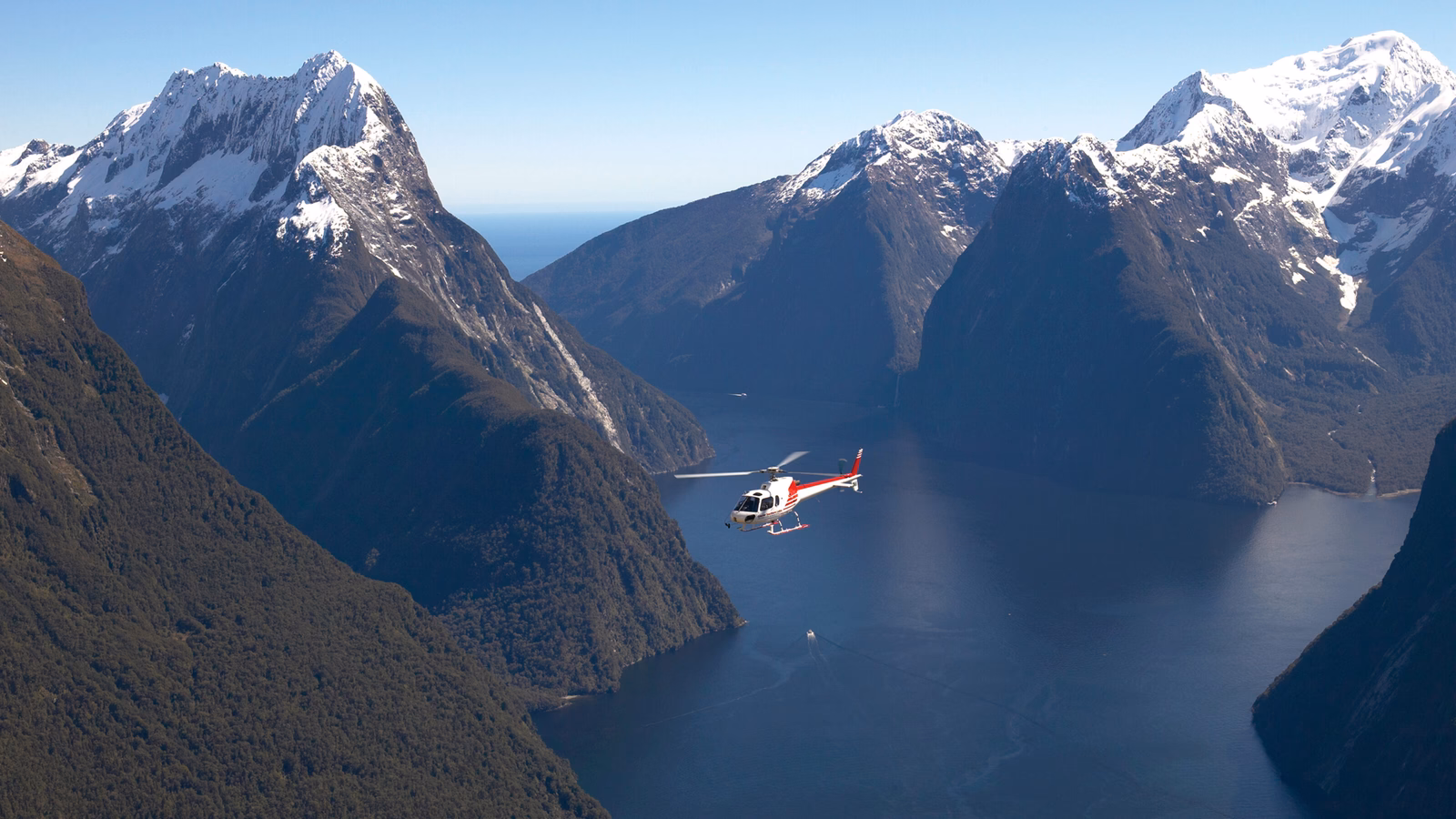 milford-sound-helicopter