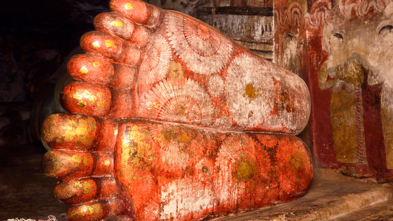 buddah-feet-dambulla-temples