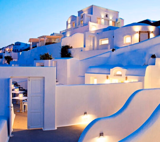 canaves_oia_hotel_exteriornight