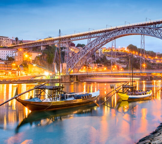 porto-night-bridges-and-boat