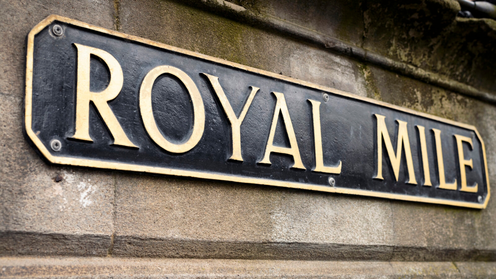 royal-mile-sign-edinburgh