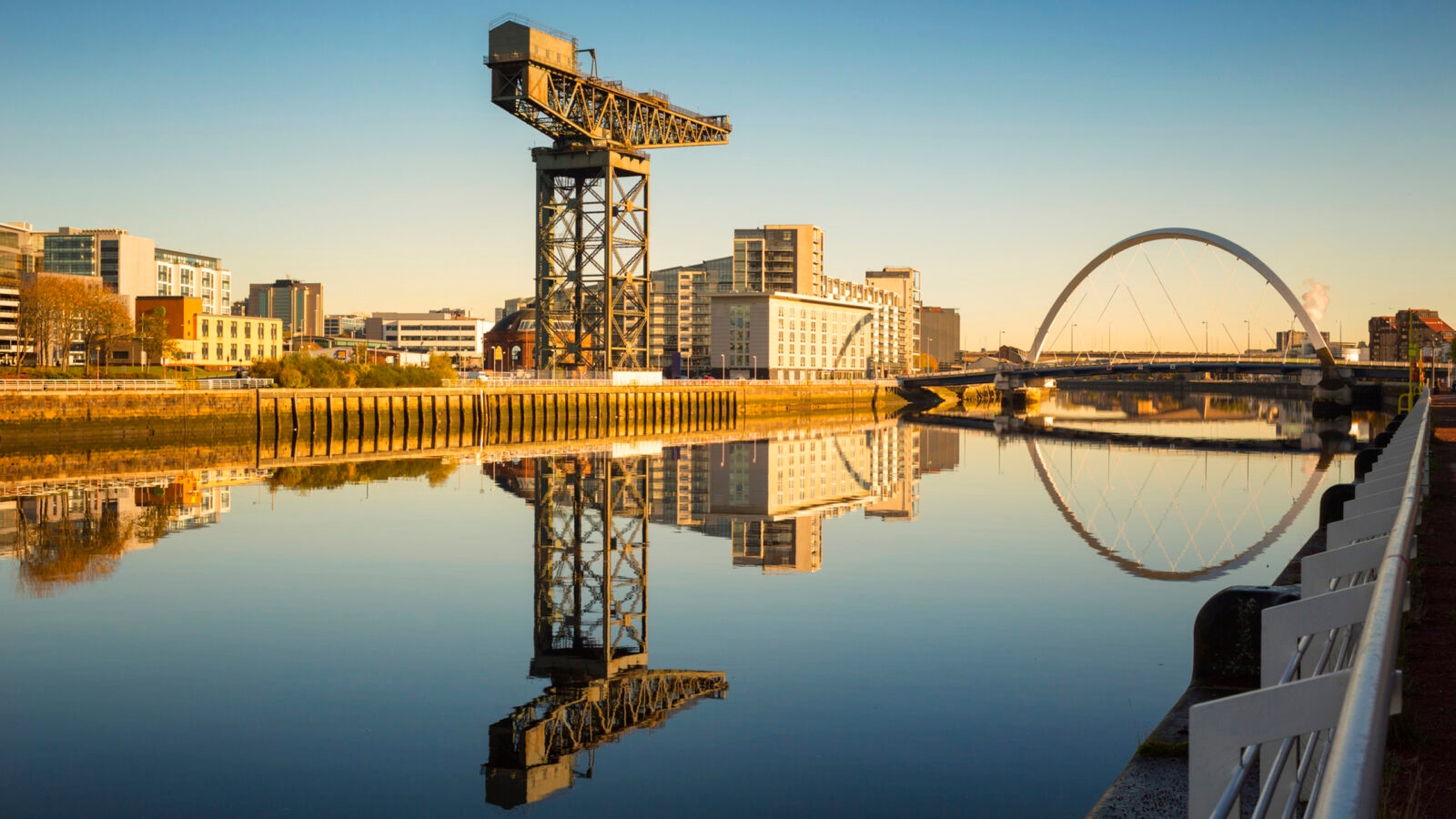 finnieston-bridge-and-crane-glasgow